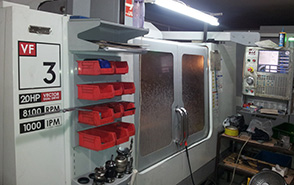 縦マシニングセンタ（VF-3）