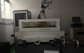 ワイヤー加工機